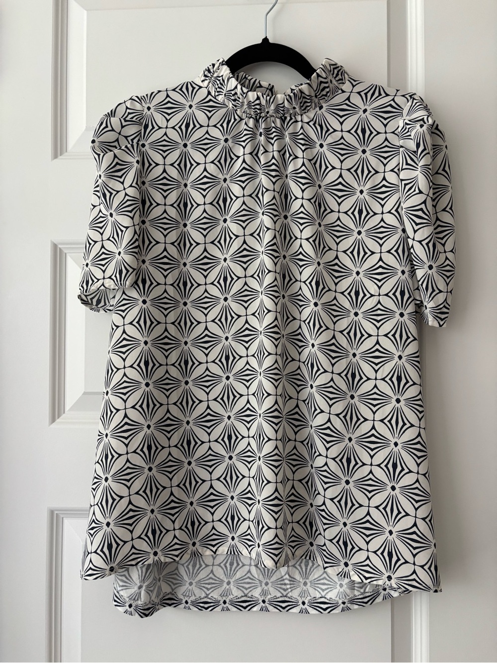 LOFT Black and White Geometric Short Sleeve Tunic L
